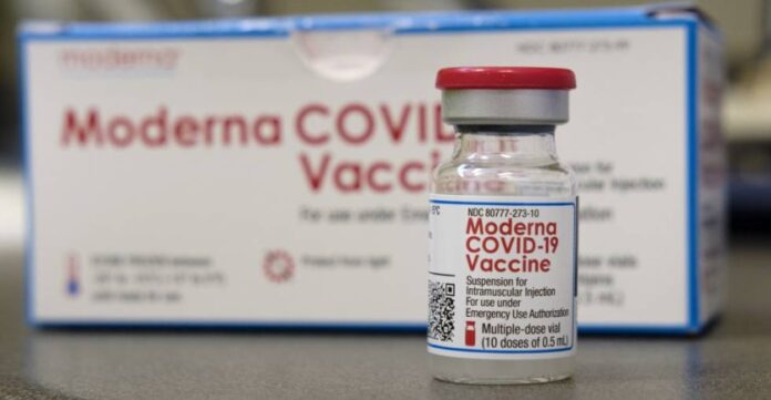 Moderna asegura que podría necesitarse una cuarta dosis de la vacuna