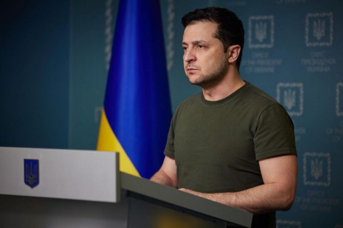 Presidente de Ucrania apareció en su despacho: «No tengo miedo a nadie»
