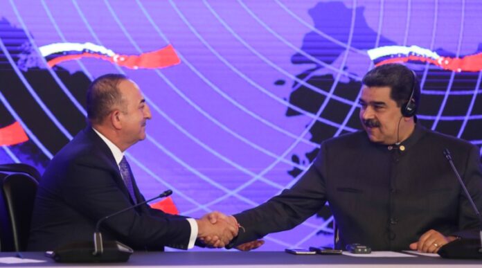Maduro invita a empresarios de Turquía a invertir en Venezuela
